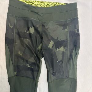 lululemon athletica Olive Green Camo Leggings with inside Yellow Waistband 6